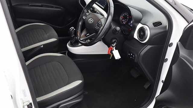 Hyundai i10 1.2 Premium Hatchback 5dr Petrol Auto Euro 6 (s/s) (84 ps)