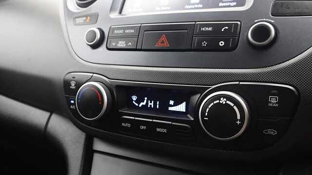 Hyundai i10 1.0 Premium Hatchback 5dr Petrol Manual Euro 6 (67 ps)