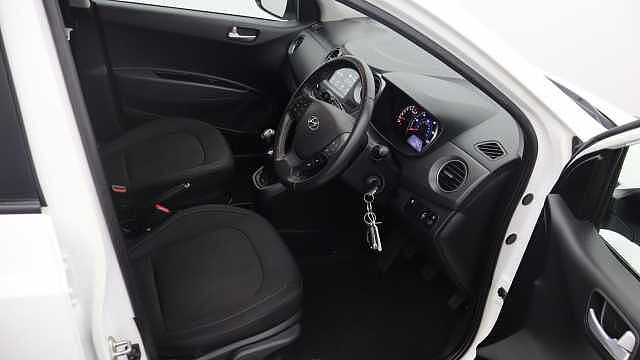 Hyundai i10 1.0 Premium Hatchback 5dr Petrol Manual Euro 6 (67 ps)