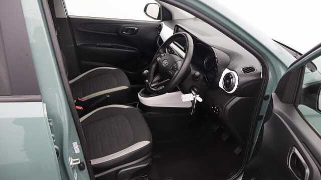 Hyundai i10 1.0 Premium Hatchback 5dr Petrol Manual Euro 6 (s/s) (67 ps)