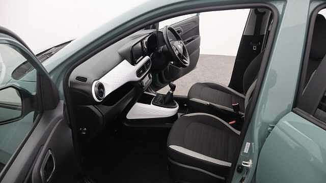 Hyundai i10 1.0 Premium Hatchback 5dr Petrol Manual Euro 6 (s/s) (67 ps)