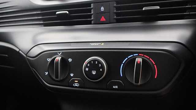 Hyundai BAYON 1.0 T-GDi MHEV SE Connect SUV 5dr Petrol Hybrid Manual Euro 6 (s/s) (100 ps) Red