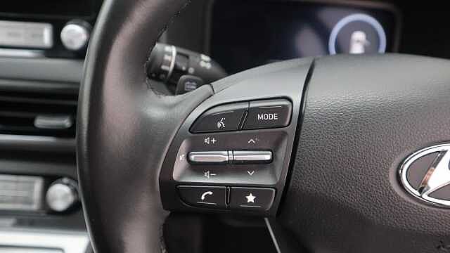 Hyundai KONA 64kWh Premium SUV 5dr Electric Auto (10.5kW Charger) (204 ps)