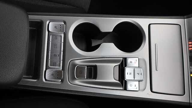 Hyundai KONA 39kWh Premium SUV 5dr Electric Auto (10.5kW Charger) (136 ps)