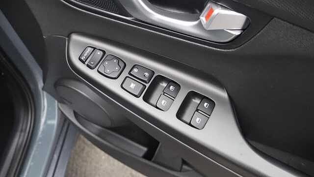 Hyundai KONA 1.6 h-GDi Ultimate SUV 5dr Petrol Hybrid DCT Euro 6 (s/s) (141 ps)