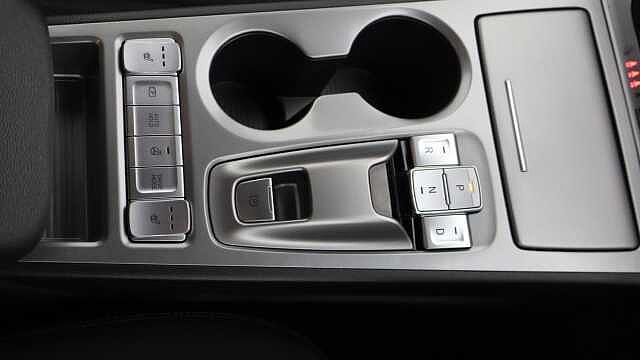 Hyundai KONA 39kWh Premium SUV 5dr Electric Auto (10.5kW Charger) (136 ps)