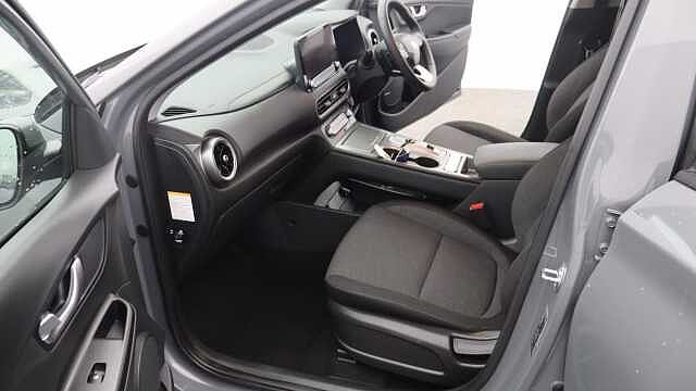Hyundai KONA 39kWh Premium SUV 5dr Electric Auto (10.5kW Charger) (136 ps)