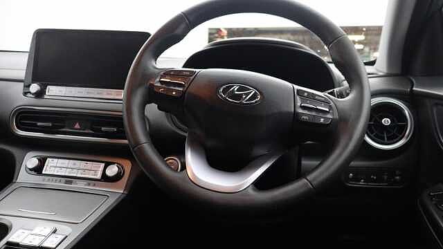 Hyundai KONA 39kWh Premium SUV 5dr Electric Auto (10.5kW Charger) (136 ps)