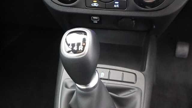 Hyundai i10 1.0 SE Connect Hatchback 5dr Petrol Manual Euro 6 (s/s) (67 ps)